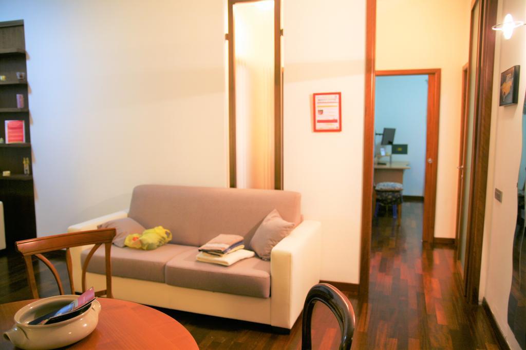 Appartamento Turistico Laura Rom Exterior foto