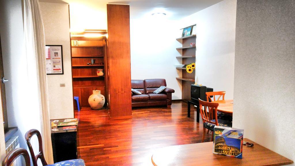 Appartamento Turistico Laura Rom Exterior foto